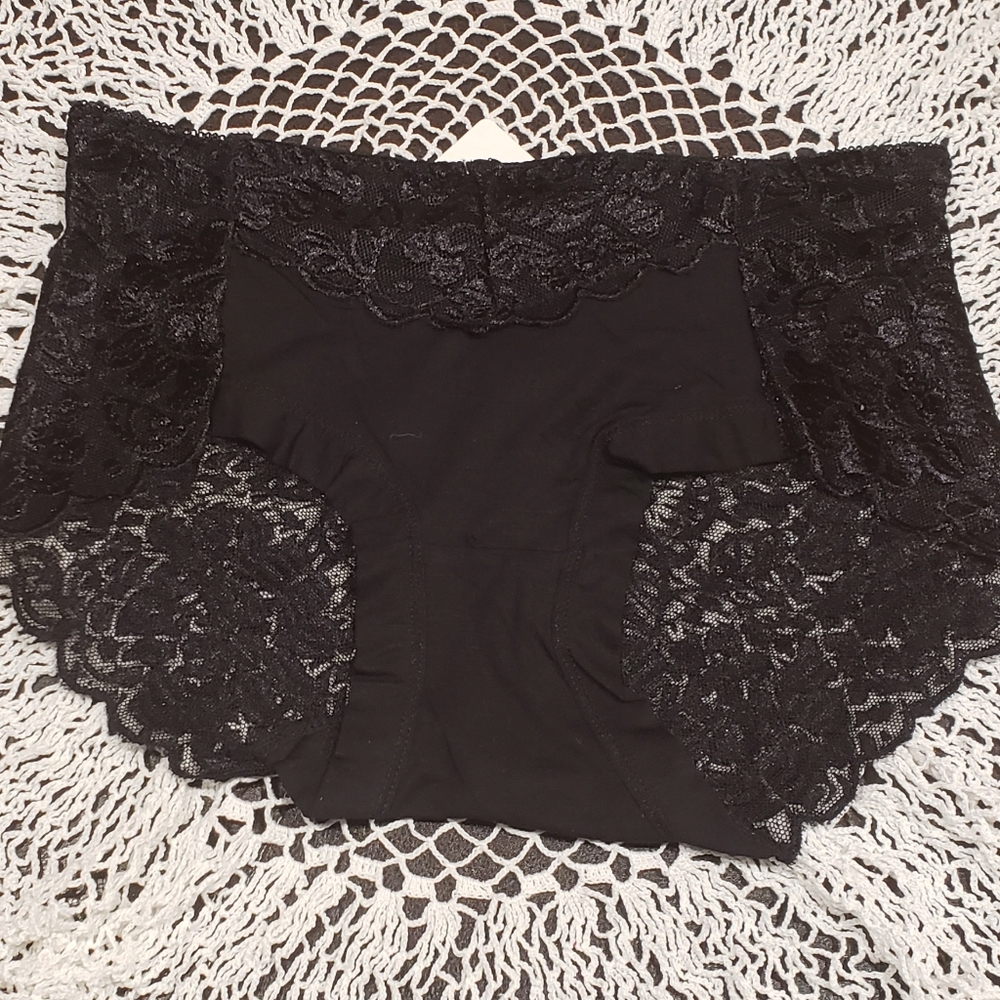 Lace Detail Panty in Black